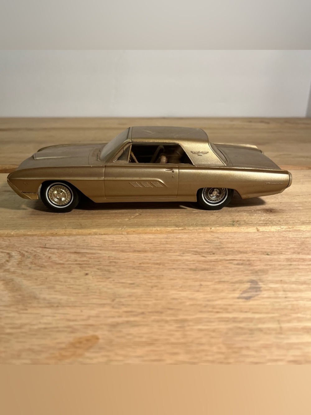 AMT 1963 Ford Thunderbird Rose Beige Promo 1/25 Dealer Pomo Model